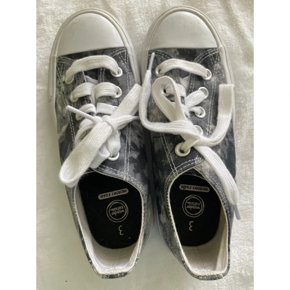 Wonder Nation Girls Tie Dye Canvas Sneakers Gray Black Memory Foam Sz 3, Low Top